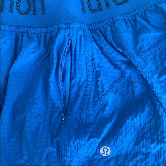 Lululemon Logo Waistband High-Rise Training Short - size 6 - Picture 6 of 13